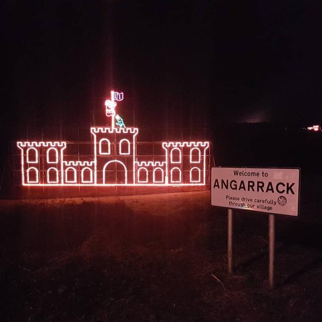 laura_jayne1988  Nice little stroll to see the Angarrack Christmas lights #Christmas #Festive #Reindeer #TwelveDaysOfChristmas